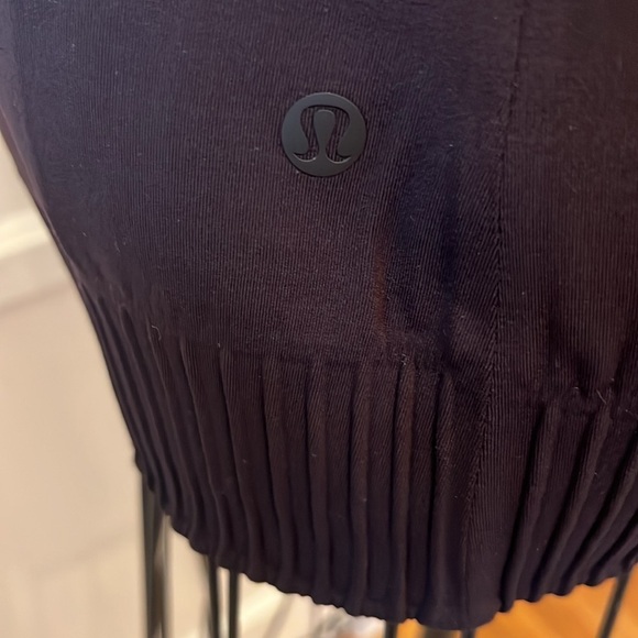 Lululemon Down & Around Vest-Size 6 - Picture 4 of 6